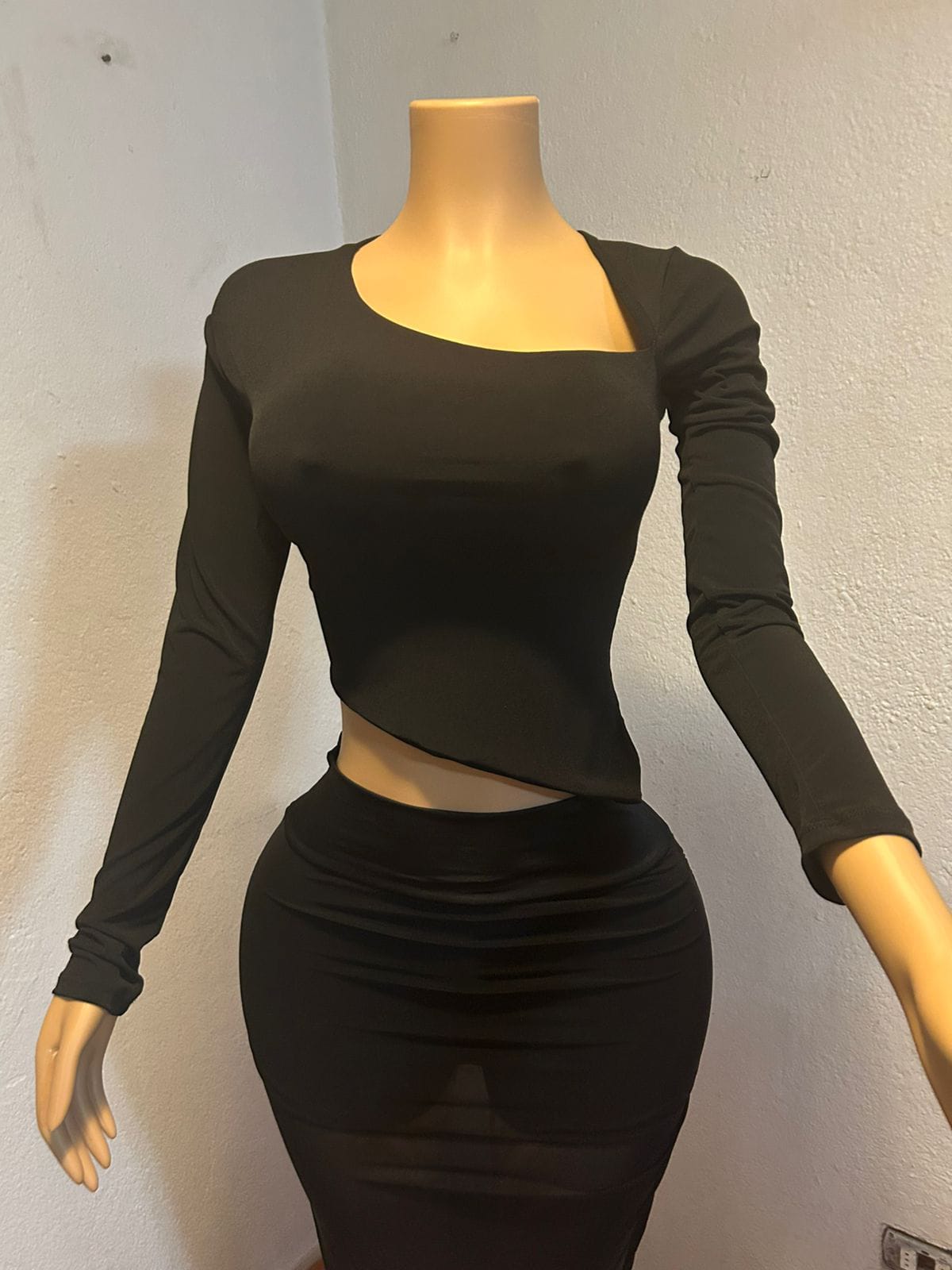 Polera básica negra: imagen 1