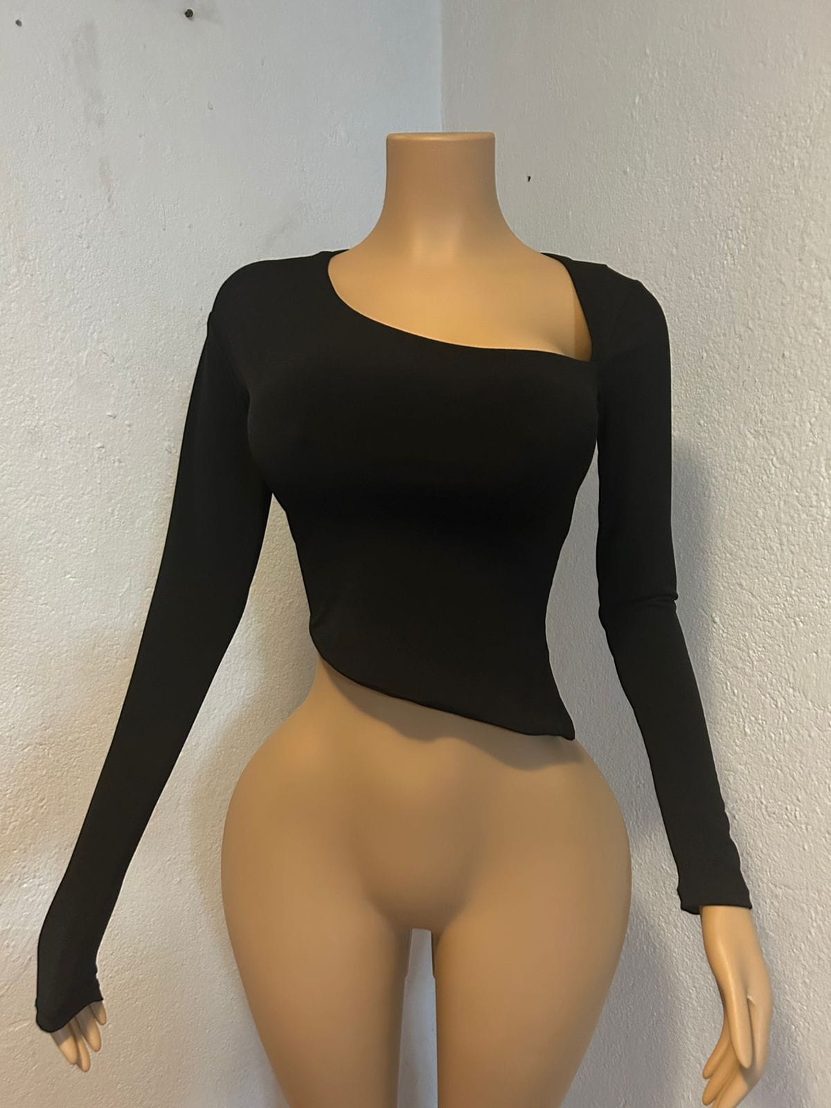 Polera básica negra: imagen 3