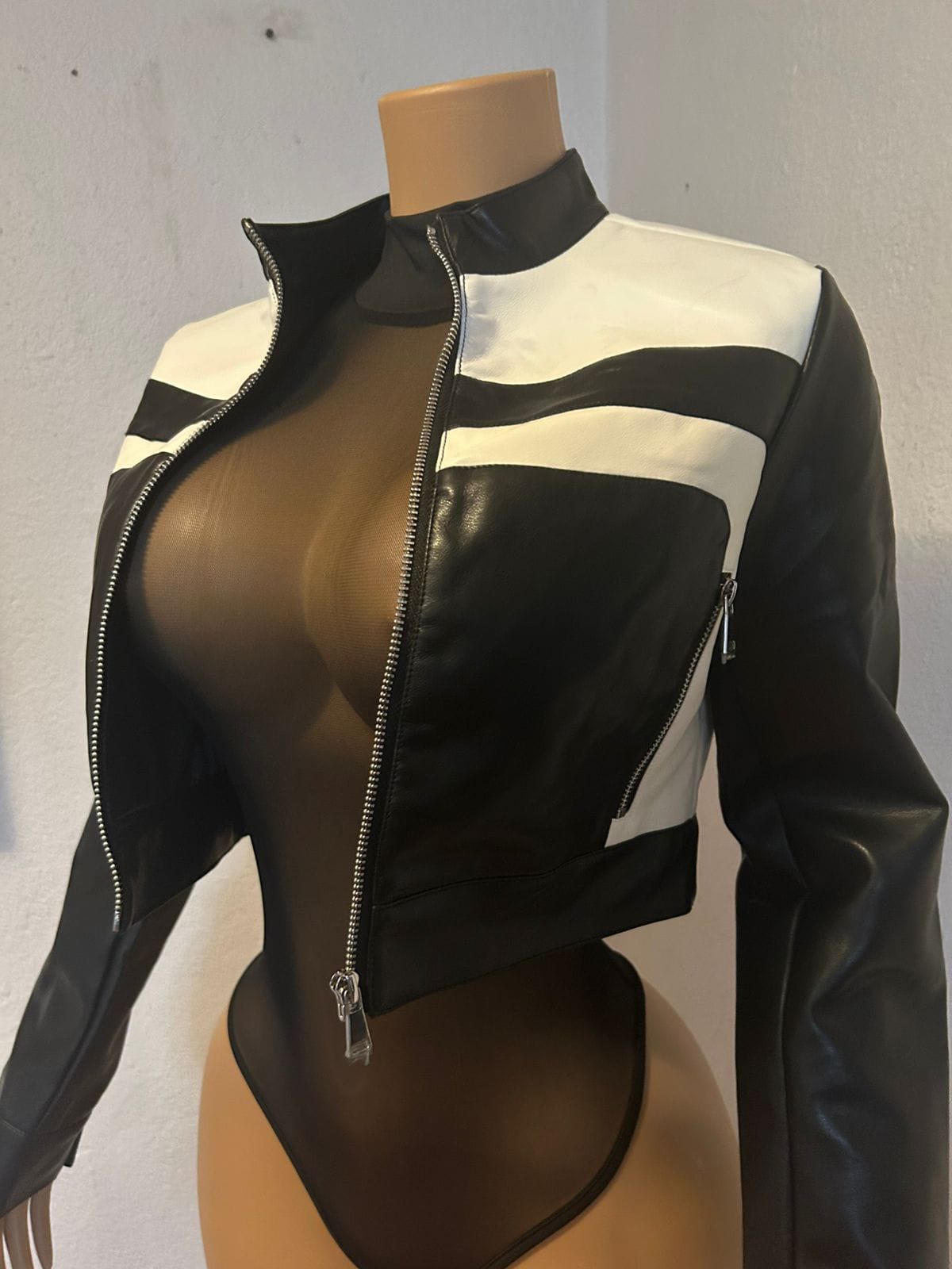 🖤🤍 Chaqueta Femenina Blanco & Negro: imagen 3